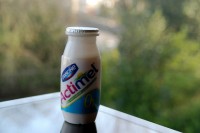 Yoghurt vormt een goede bron voor de opname van vitamine B12 in het lichaam / Bron: HealthGauge, Flickr (CC BY-2.0)