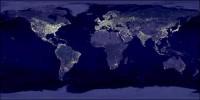 Satellietbeeld van licht op de wereld - Foto Craig Mayhew and Robert Simmon, NASA GSFC / Bron: Craig Mayhew and Robert Simmon, Wikimedia Commons (Publiek domein)