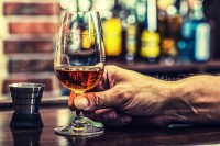 Alcoholgebruik vergroot de kans op neuskanker / Bron: Marian Weyo/Shutterstock.com