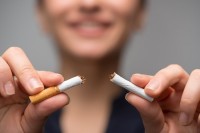 Stoppen met roken bij zwarte haartong / Bron: Dmytro Zinkevych/Shutterstock.com