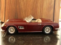 Ferrari 250 GT California Spider schaal 1:18 bouwjaar 1961 / Bron: ottergraafjes